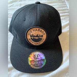 Black gig harbor washington grizzly lids adjustable snapback